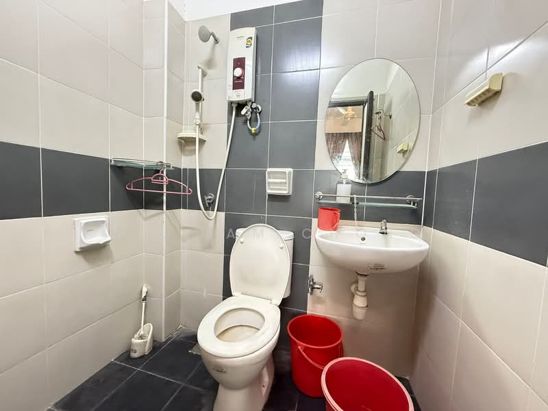 1-storey Terraced House for Sale in Taman Cheng Setia (Cheng) - William Chong - Bathroom - PropertyGuru.com.my