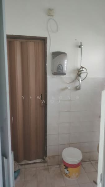 Taman Sri Cempaka, Mukim Bandar, Daerah Muar untuk Untuk Dijual - RM 250,000, Feb 2026 - Bathroom - PropertyGuru.com.my