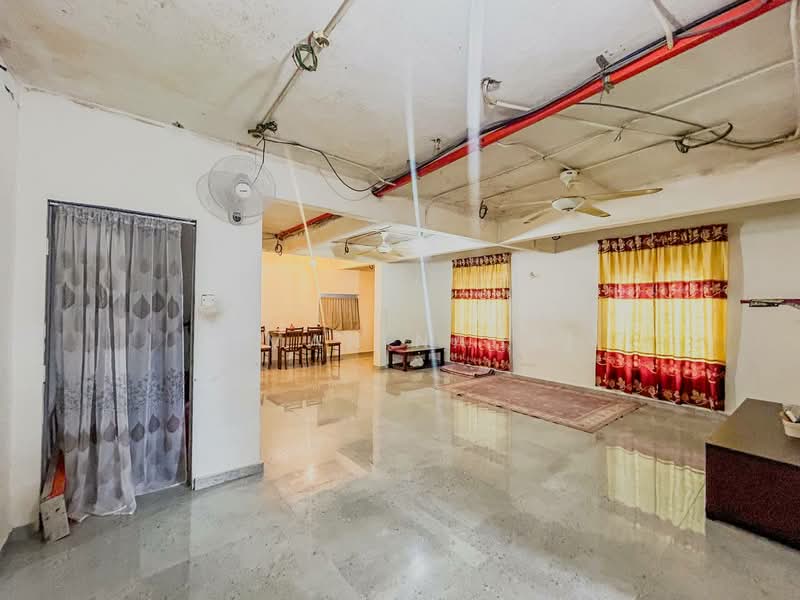 3-storey Terraced House for Sale in Au 1 (Ulu Kelang) - Ilman Nahri - Living Room - PropertyGuru.com.my