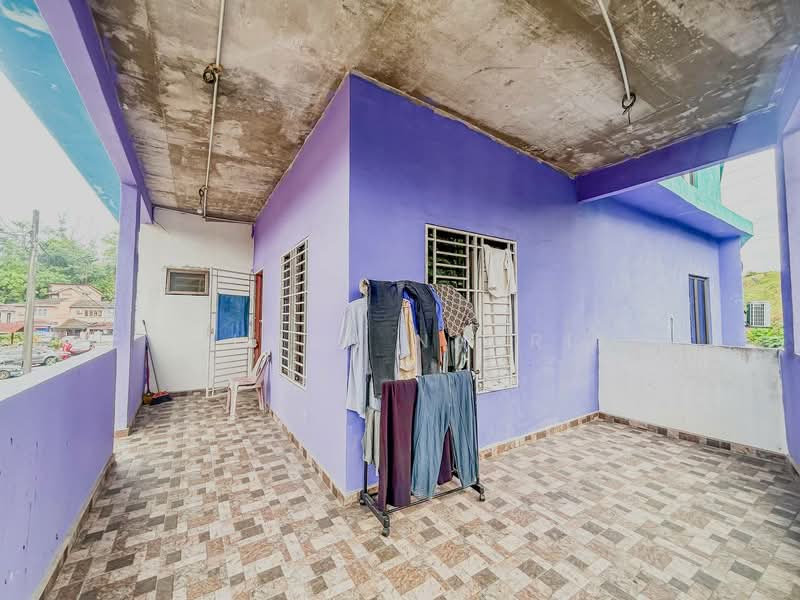 3-storey Terraced House for Sale in Au 1 (Ulu Kelang) - Ilman Nahri - Balcony - PropertyGuru.com.my
