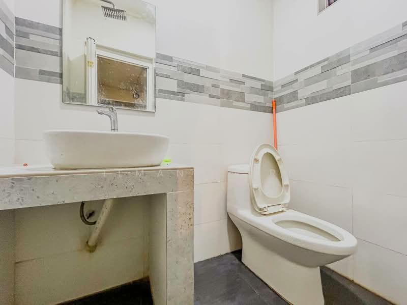 3-storey Terraced House for Sale in Au 1 (Ulu Kelang) - Ilman Nahri - Bathroom - PropertyGuru.com.my