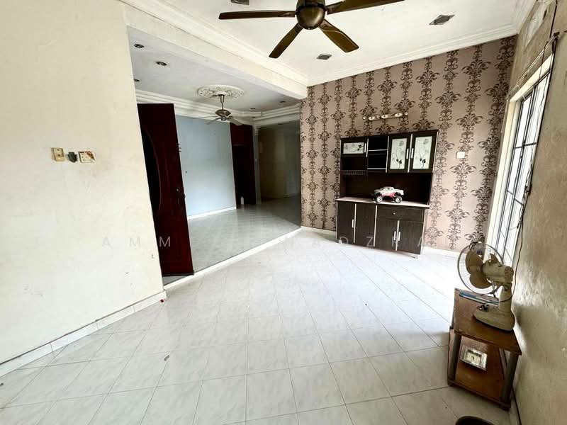 1-storey Terraced House for Sale in Taman Semenyih Indah (Semenyih) - Ammeer Nadzrai - Living Room - PropertyGuru.com.my
