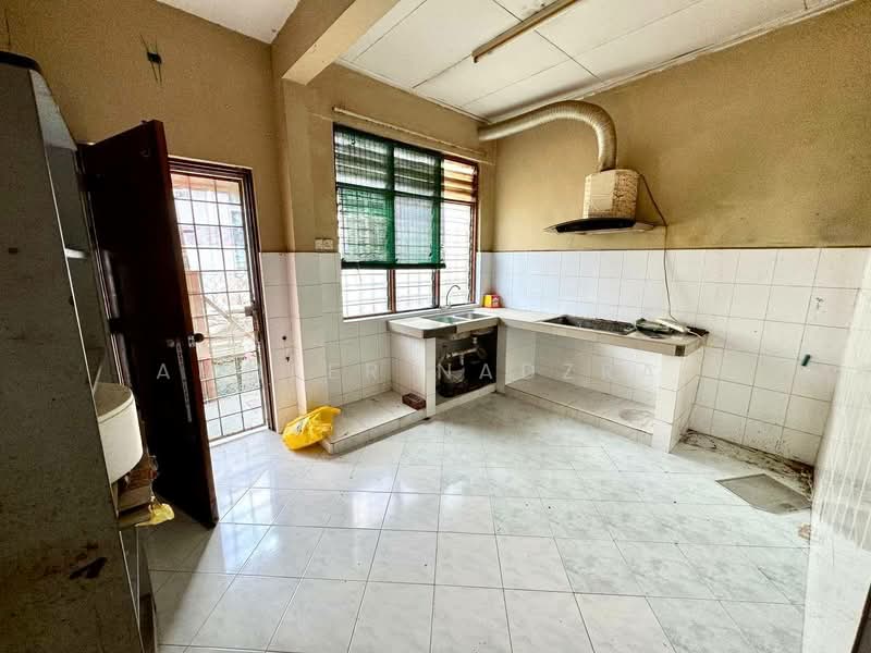 1-storey Terraced House for Sale in Taman Semenyih Indah (Semenyih) - Ammeer Nadzrai - Kitchen - PropertyGuru.com.my
