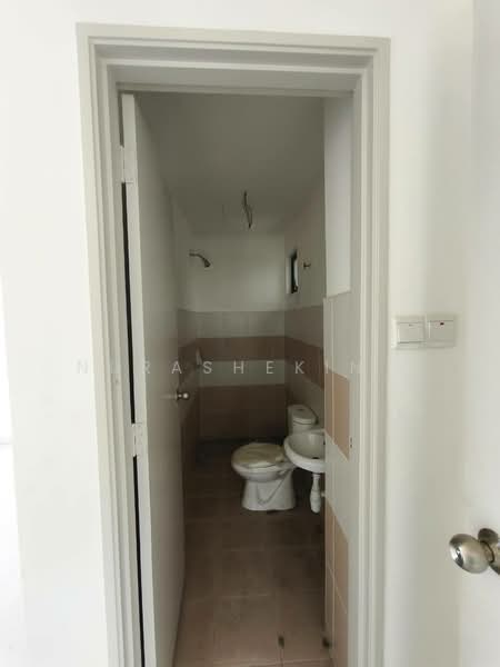 Townhouse for Sale in Bandar Tasik Kesuma (Beranang) - Nurashekin . - Bathroom - PropertyGuru.com.my