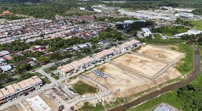 1-storey Terraced House for Sale in Taman Malihah (Kuching) - Leslie Loi - Exterior - PropertyGuru.com.my