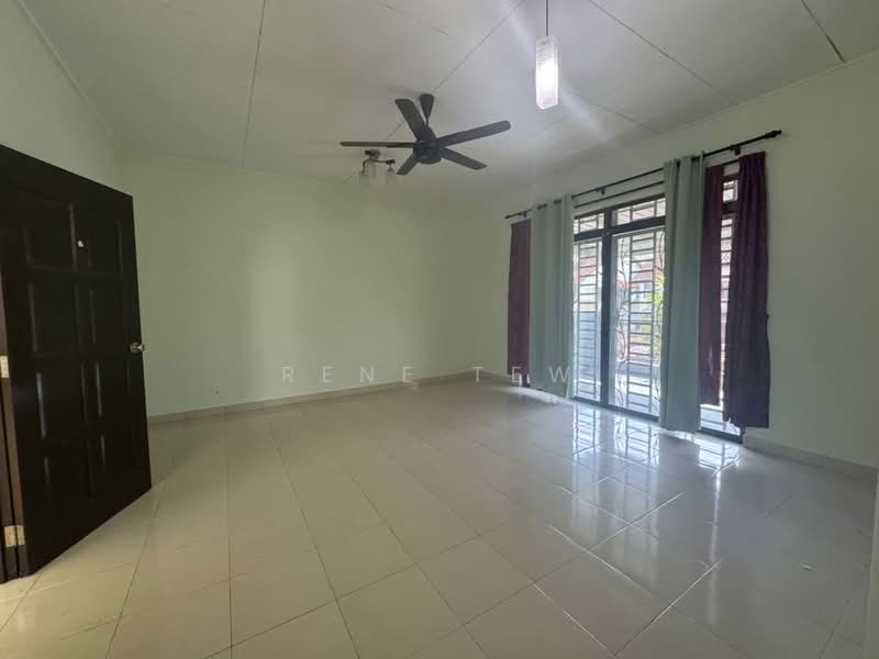 2-storey Terraced House for Sale in Bandar Dato Onn (Tebrau) - Rene Tew - Living Room - PropertyGuru.com.my