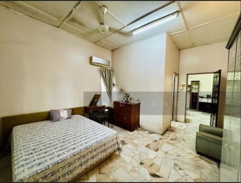 Semi-Detached House for Sale in Taman Johor Jaya (Johor Bahru) - Richard Yong - Bedroom - PropertyGuru.com.my
