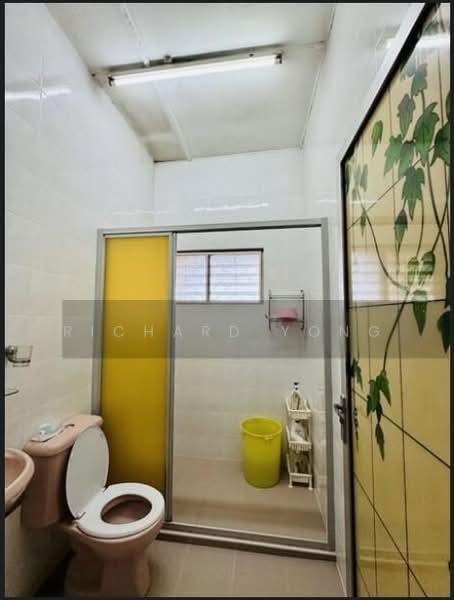 Semi-Detached House for Sale in Taman Johor Jaya (Johor Bahru) - Richard Yong - Bathroom - PropertyGuru.com.my