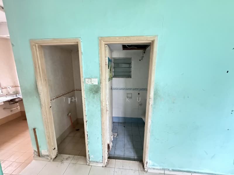 Townhouse for Sale in Taman Bayu Permai (Rawang) - Uthaya Kumar - Bathroom - PropertyGuru.com.my