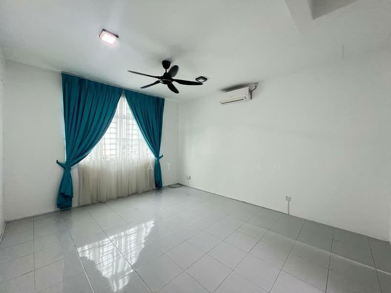 2-storey Terraced House for Sale in Taman Jack Bandar Baru Kuantan Putri (Kuantan) - Izzat Azman - Master Bedroom - PropertyGuru.com.my
