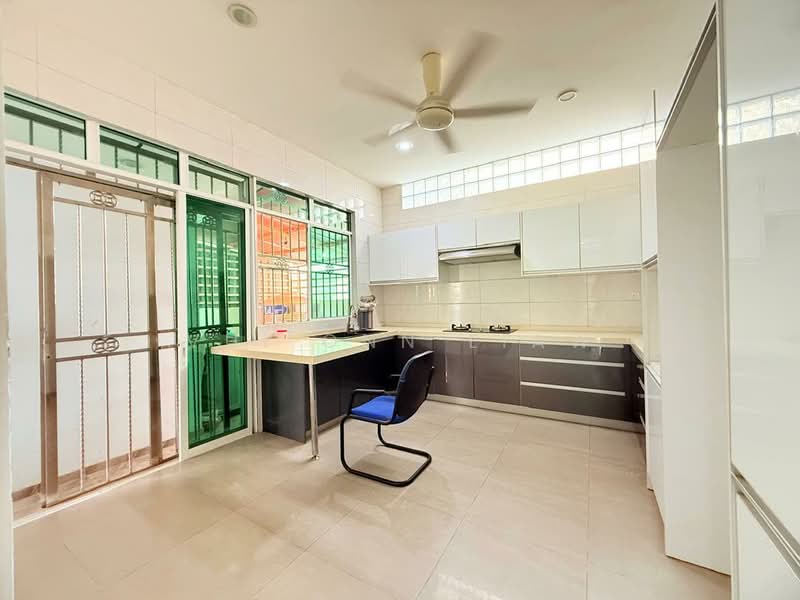 Semi-Detached House for Sale in Kota Kinabalu (Sabah) - Vui Onn Liaw - Kitchen - PropertyGuru.com.my