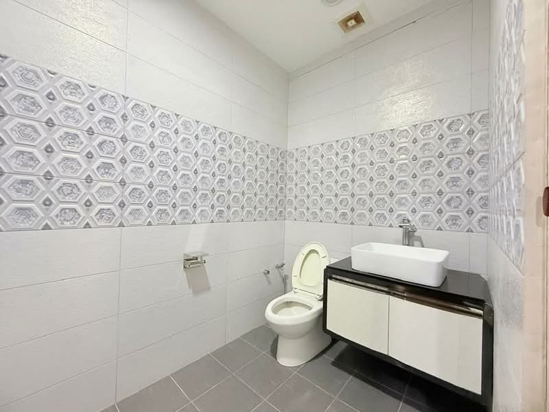 Semi-Detached House for Sale in Kota Kinabalu (Sabah) - Vui Onn Liaw - Bathroom - PropertyGuru.com.my