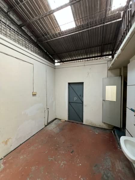 Jelutong Jalan Free School Shophouse untuk Untuk Disewa - RM 3,900 /bulan, Feb 2026 - Interior - PropertyGuru.com.my