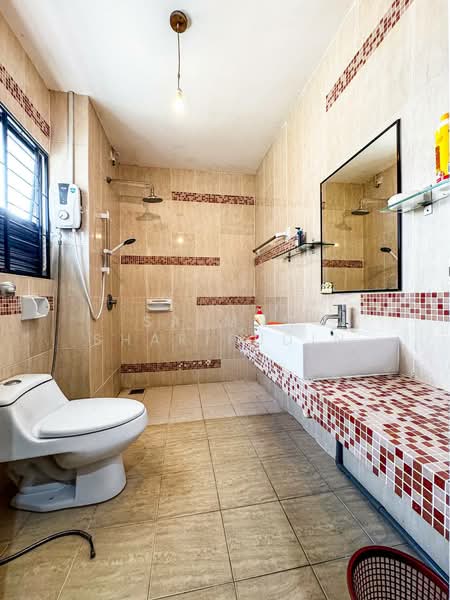 Semi-Detached House for Sale in Bangi (Selangor) - Salman Sharifudin - Bathroom - PropertyGuru.com.my