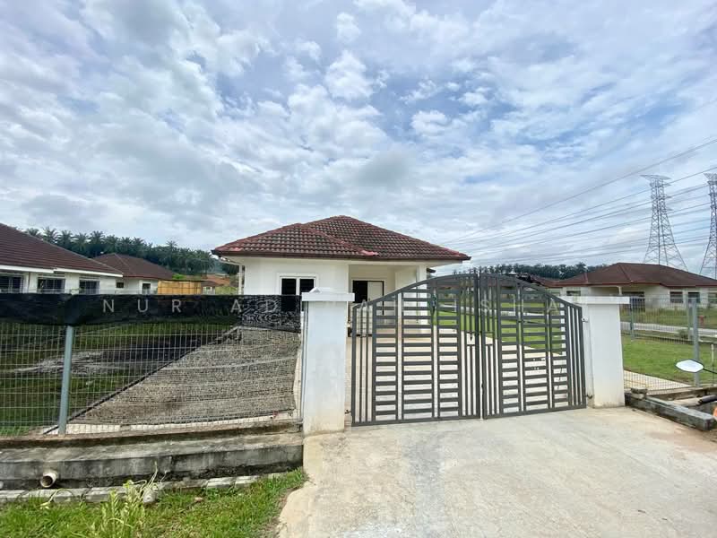 Bungalow with huge land Sungai Choh untuk Untuk Dijual - RM 438,000, Feb 2026 - Exterior - PropertyGuru.com.my