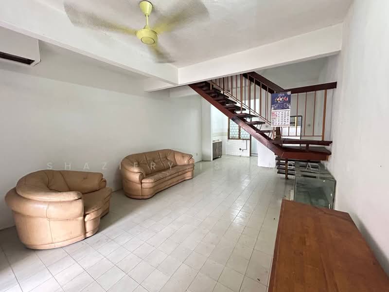 2-storey Terraced House for Sale in Batu Caves (Selangor) - Shaziery Iskandar - Living Room - PropertyGuru.com.my