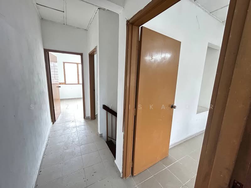 2-storey Terraced House for Sale in Batu Caves (Selangor) - Shaziery Iskandar - Corridor - PropertyGuru.com.my