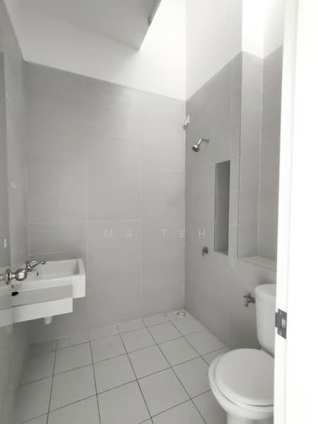 2-storey Terraced House for Sale in Bandar Puncak Alam (Puncak Alam) - Ms Teh - Bathroom - PropertyGuru.com.my
