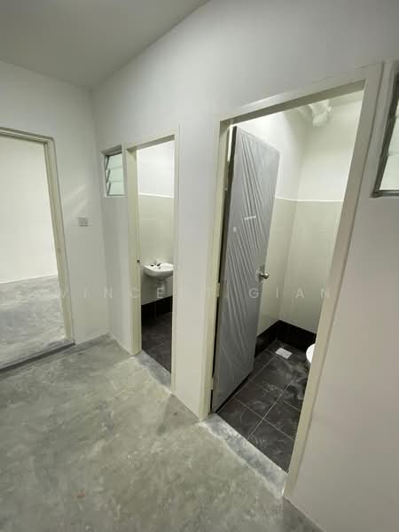 Apartment for Rent at Pangsapuri Flora Indah - Vincent Gian - Bathroom - PropertyGuru.com.my