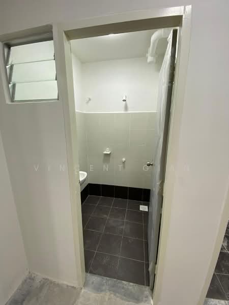 Apartment for Rent at Pangsapuri Flora Indah - Vincent Gian - Bathroom - PropertyGuru.com.my