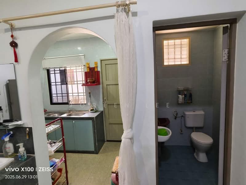 Pekan Nanas Renovated Single Storey Terrace House 1540 Sqft for SALE untuk Untuk Dijual - RM 500,000, Mac 2026 - Kitchen - PropertyGuru.com.my