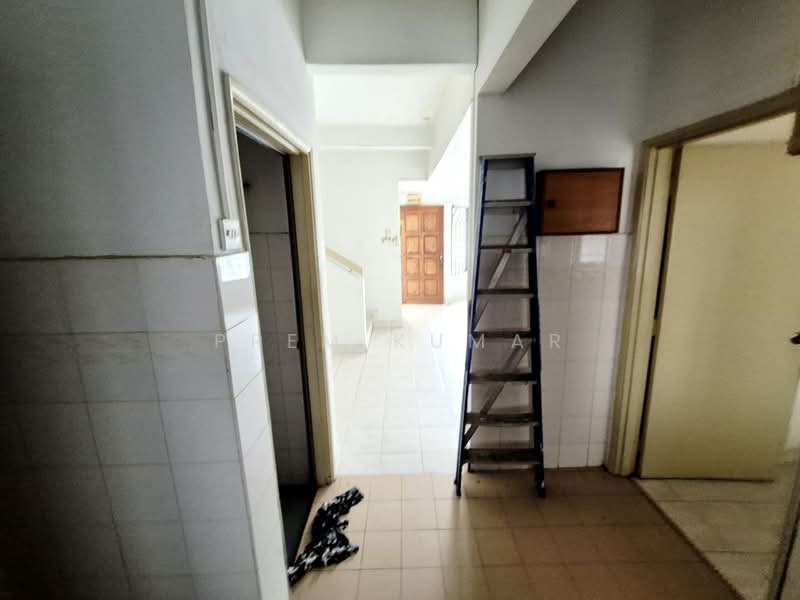 2-storey Terraced House for Sale in Usj 13 (Subang Jaya) - Prem Kumar - Corridor - PropertyGuru.com.my