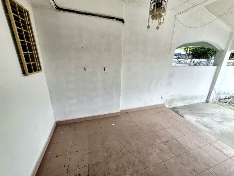 2-storey Terraced House for Sale in Usj 13 (Subang Jaya) - Prem Kumar - Entrance - PropertyGuru.com.my