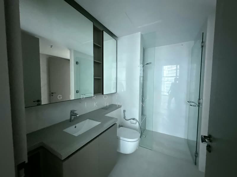 Service Residence for Sale at Eaton Residence - Gudrotullah Ikhwan - Bathroom - PropertyGuru.com.my