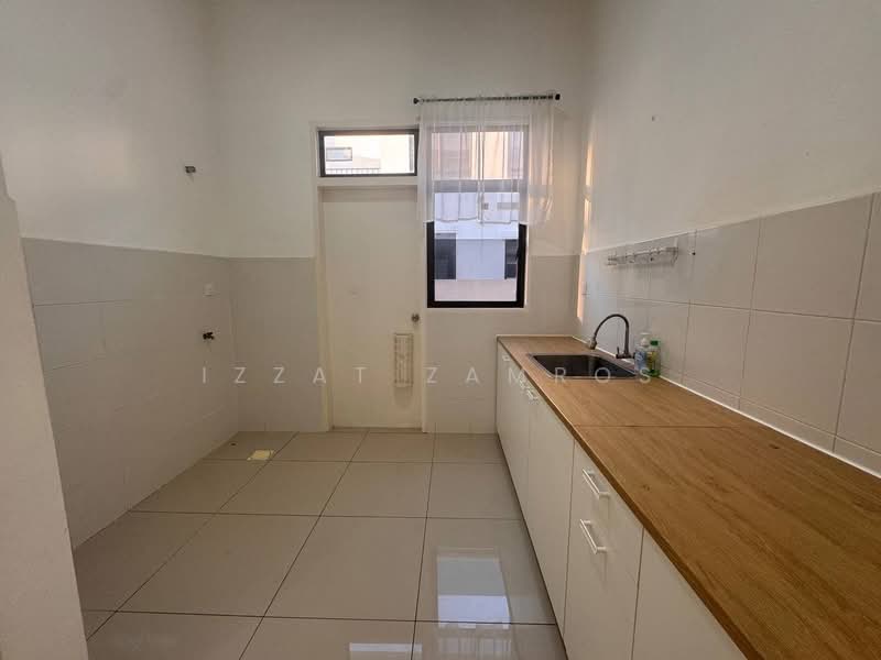2-storey Terraced House for Sale in Shah Alam (Selangor) - Izzat Zamros - Kitchen - PropertyGuru.com.my