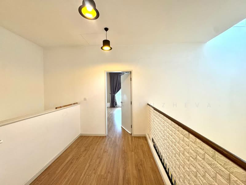 2-storey Terraced House for Sale in Semenyih (Selangor) - Zarema Kulbuzheva - Corridor - PropertyGuru.com.my