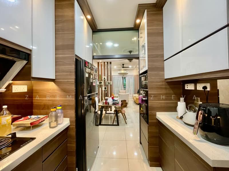 2-storey Terraced House for Sale in Puchong (Selangor) - Zarema Kulbuzheva - Kitchen - PropertyGuru.com.my