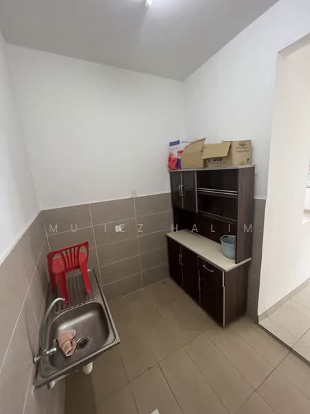 Townhouse for Rent in Bandar Saujana Putra (Tanjong Duabelas) - Mu'izz Halim - Kitchen - PropertyGuru.com.my