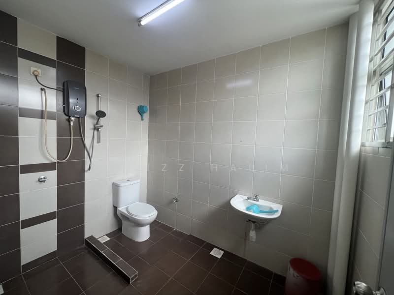Townhouse for Rent in Bandar Saujana Putra (Tanjong Duabelas) - Mu'izz Halim - Bathroom - PropertyGuru.com.my