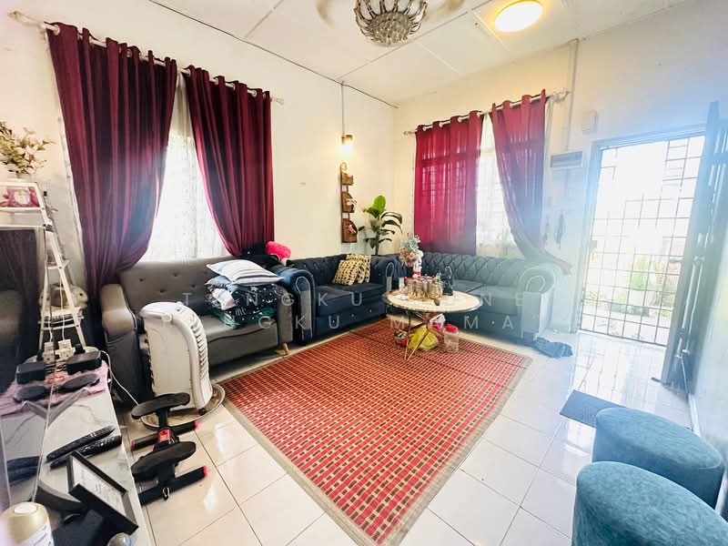 Semi-Detached House for Sale in Dengkil (Selangor) - Tengku June Tengku Mamat - Living Room - PropertyGuru.com.my