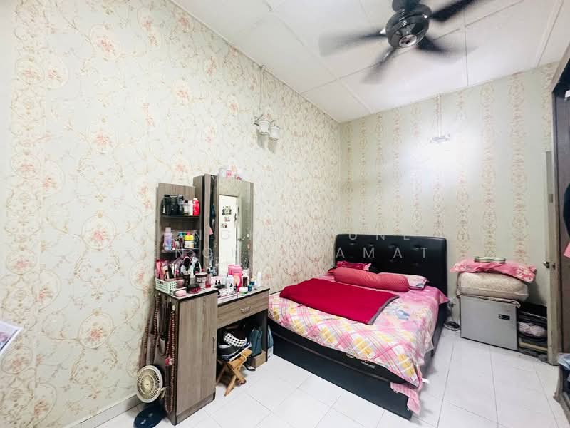 Semi-Detached House for Sale in Dengkil (Selangor) - Tengku June Tengku Mamat - Bedroom - PropertyGuru.com.my