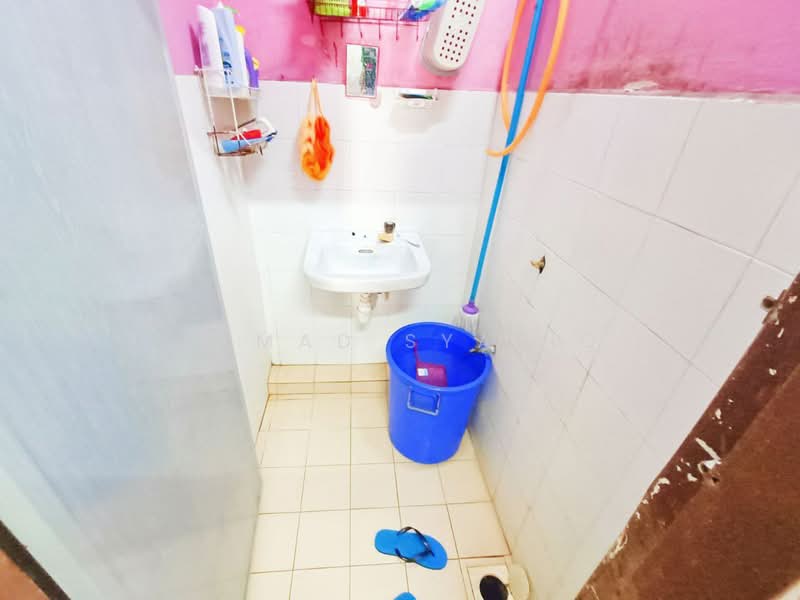 Flat for Sale at Angsana - Ahmad Syafiq - Bathroom - PropertyGuru.com.my