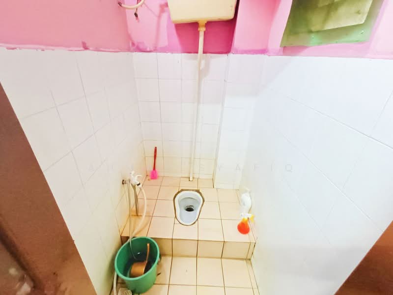 Flat for Sale at Angsana - Ahmad Syafiq - Bathroom - PropertyGuru.com.my