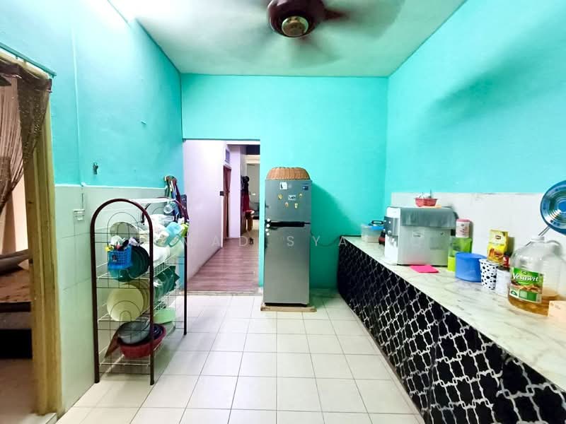 Townhouse for Sale in Bandar Tasik Puteri (Rawang) - Ahmad Syafiq - Kitchen - PropertyGuru.com.my