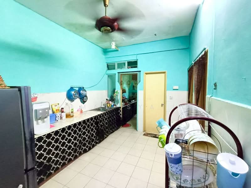 Townhouse for Sale in Bandar Tasik Puteri (Rawang) - Ahmad Syafiq - Kitchen - PropertyGuru.com.my