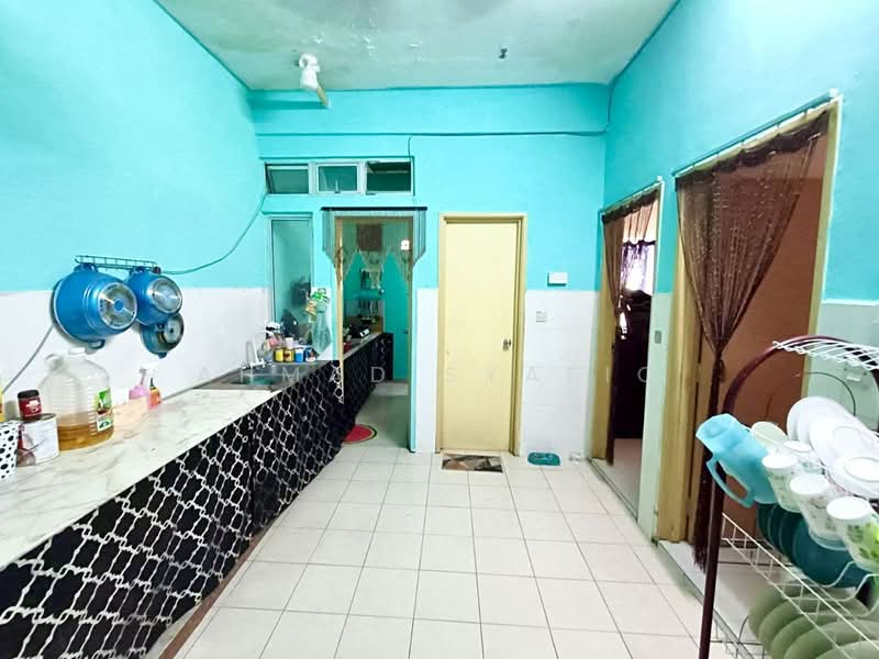 Townhouse for Sale in Bandar Tasik Puteri (Rawang) - Ahmad Syafiq - Kitchen - PropertyGuru.com.my