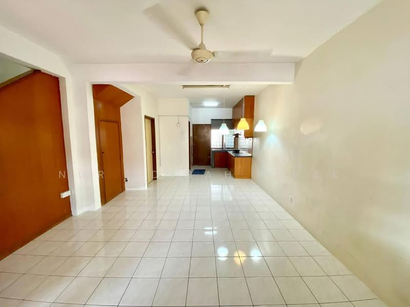 Terraced House for Sale in Taman Pinggiran Putra (Seri Kembangan) - Nur Adibah Ishak - Living Room - PropertyGuru.com.my