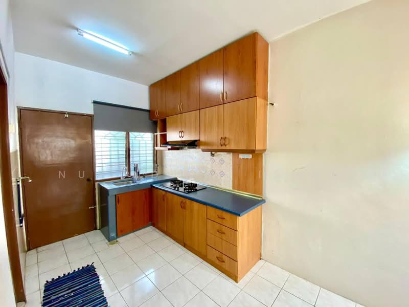 Terraced House for Sale in Taman Pinggiran Putra (Seri Kembangan) - Nur Adibah Ishak - Kitchen - PropertyGuru.com.my
