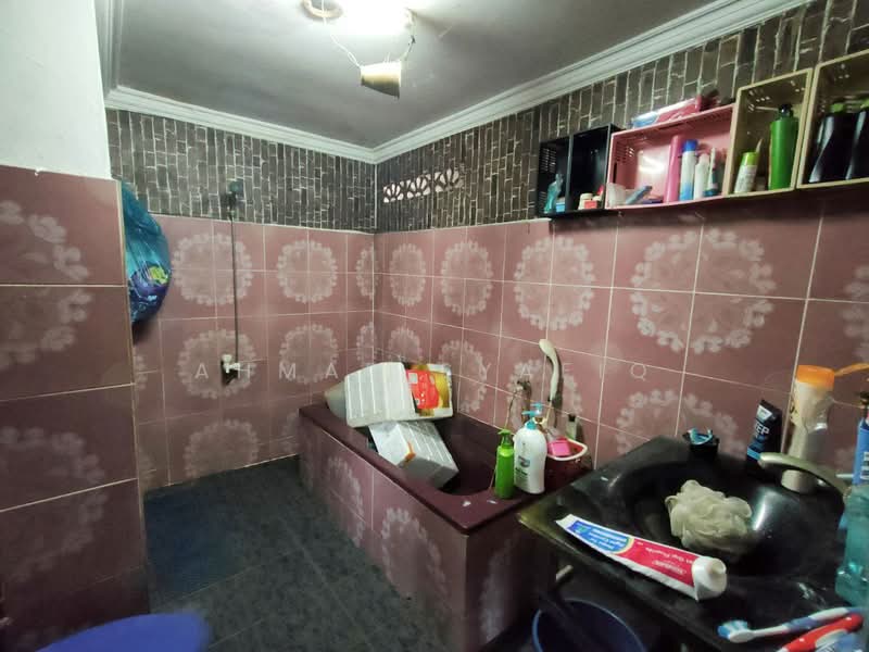 Taman Meru Indah untuk Untuk Dijual - RM 320,000, Mac 2026 - Bathroom - PropertyGuru.com.my