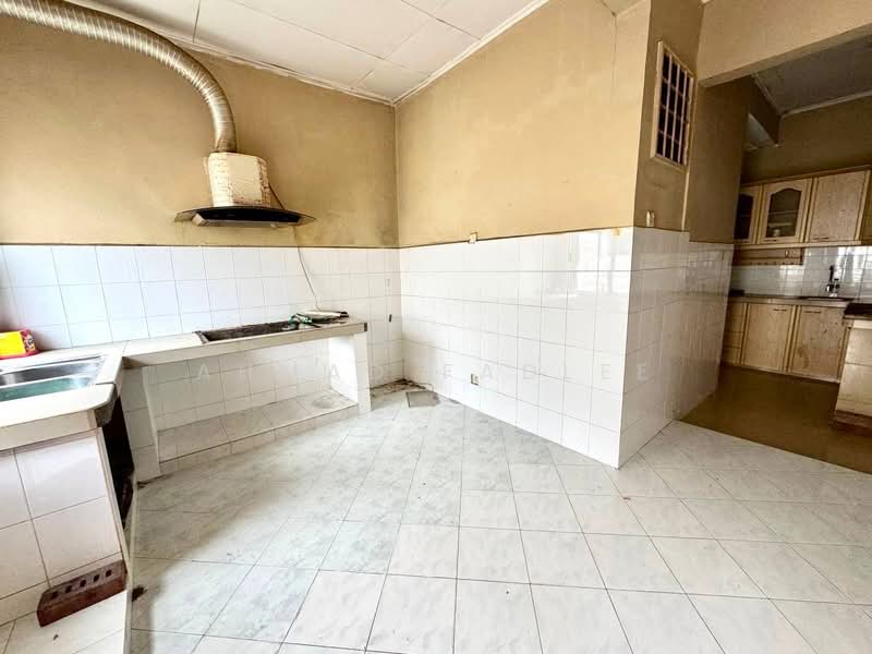 1-storey Terraced House for Sale in Semenyih (Selangor) - Ahmad Fadlee - Kitchen - PropertyGuru.com.my