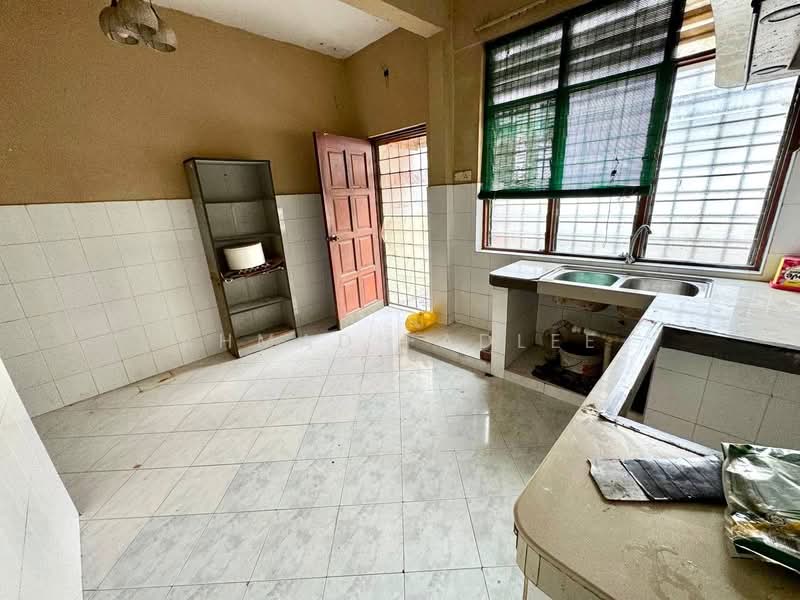 1-storey Terraced House for Sale in Semenyih (Selangor) - Ahmad Fadlee - Kitchen - PropertyGuru.com.my