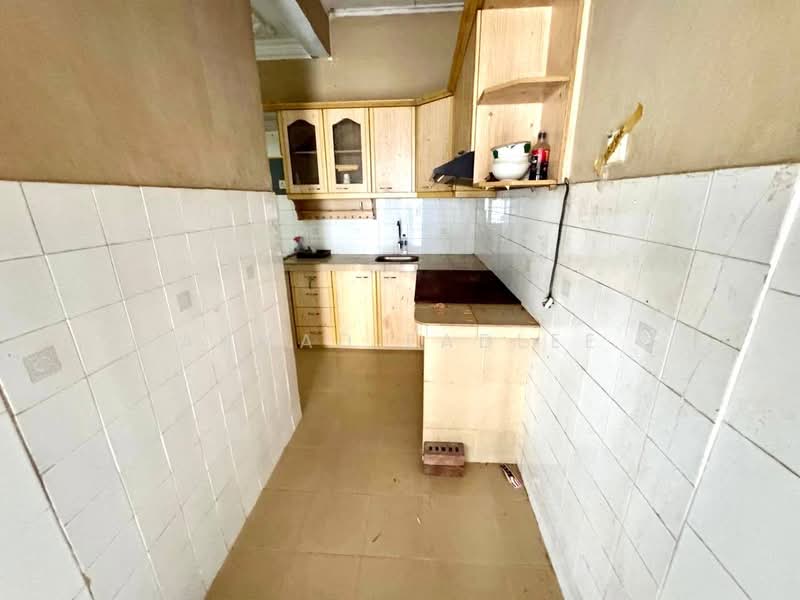 1-storey Terraced House for Sale in Semenyih (Selangor) - Ahmad Fadlee - Kitchen - PropertyGuru.com.my