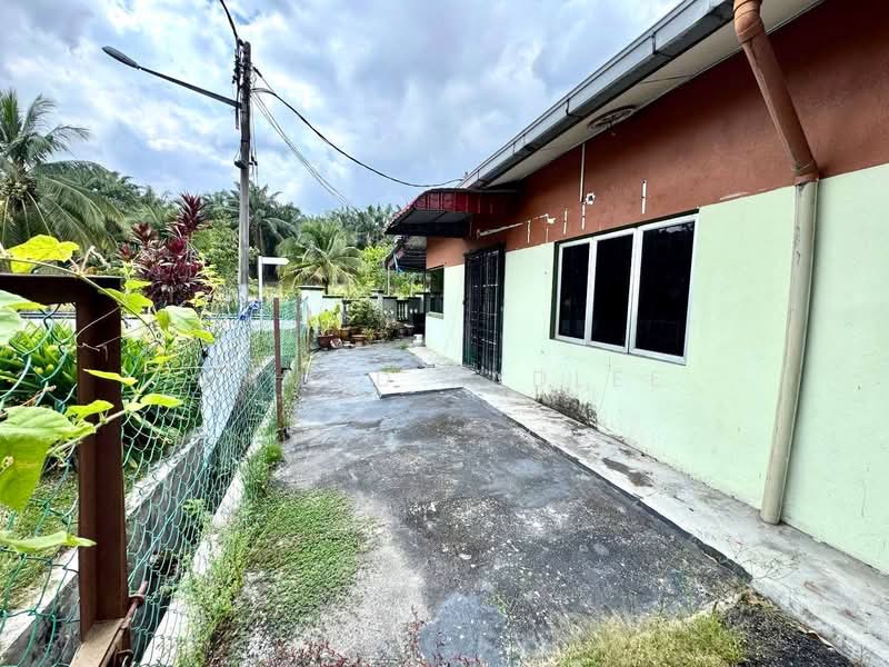 1-storey Terraced House for Sale in Semenyih (Selangor) - Ahmad Fadlee - PropertyGuru.com.my