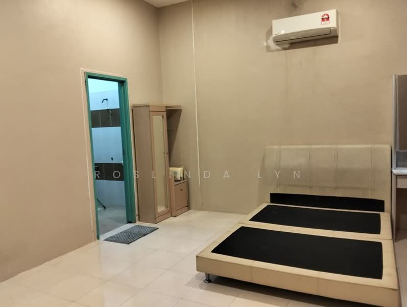 1-storey Terraced House for Sale in Port Dickson (Negeri Sembilan) - Roslinda Lyn - Bedroom - PropertyGuru.com.my
