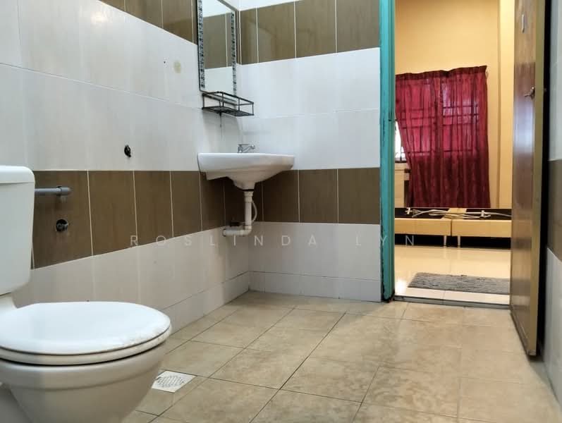 1-storey Terraced House for Sale in Port Dickson (Negeri Sembilan) - Roslinda Lyn - Bathroom - PropertyGuru.com.my