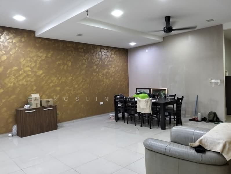 Taman Nusari Aman 2, Bandar Seri Sendayan untuk Untuk Dijual - RM 598,000, Feb 2026 - Living Room - PropertyGuru.com.my